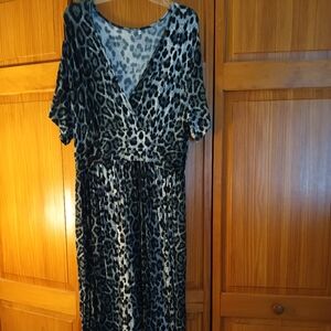 Chic Leopard Print Dress